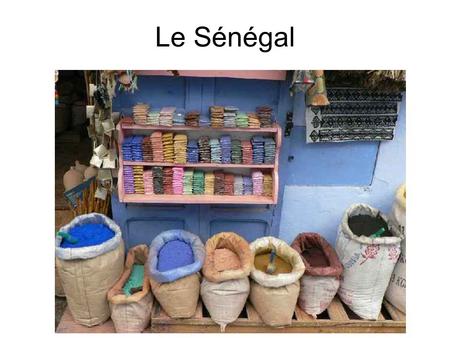 Le Sénégal. Le Sénégal est un petit pays situé dans louest de lAfrique. Le nord Le sud LestLouest.