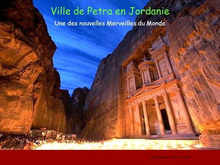 Ville de Petra en Jordanie Une des nouvelles Merveilles du Monde Avancement avec la souris.