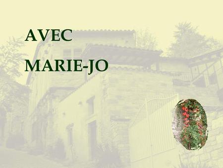 AVEC MARIE-JO Située entre ciel et terre, juchée sur un piton rocheux, la cité séduit par son architecture exceptionnelle qui constitue un patrimoine.
