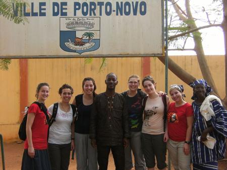MON VOYAGE EN AFRIQUE! Grand départ Premier soir en Afrique Courte visite de Cotonou Départ pour Porto-Novo et rencontre de la famille Ma maison Fête.