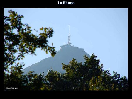 ... .... Départ depuis le gite d'Olhette altitude 95m. La Rhune (Larrun en basque) est un sommet des Pyrénées qui culmine à 900m d'altitude....