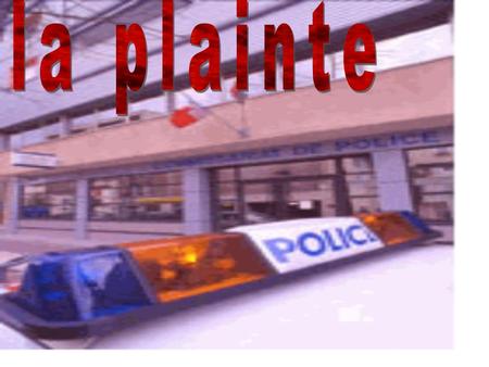 Dans un commissariat de police parisien, une jeune femme brune s'approche de l'officier de permanence, l'air hagard. À son accent, le policier comprend.