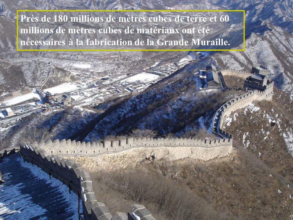 Près de 180 millions de mètres cubes de terre et 60 millions de mètres cubes de matériaux ont été nécessaires à la fabrication de la Grande Muraille.