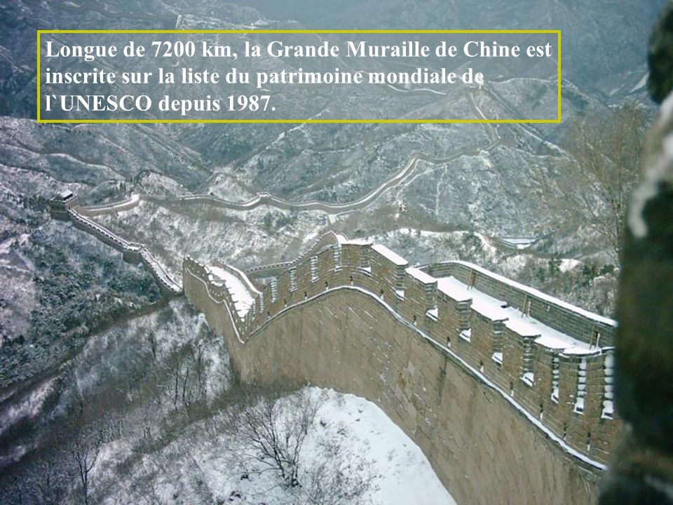 Longue de 7200 km, la Grande Muraille de Chine est inscrite sur la liste du patrimoine mondiale de l`UNESCO depuis 1987.