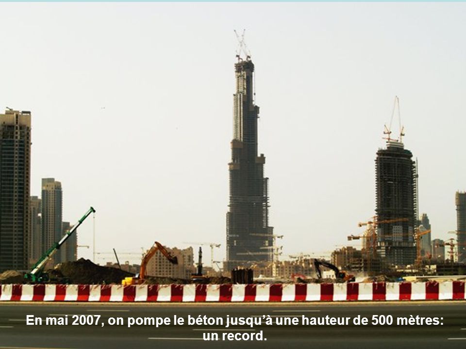En mai 2007, on pompe le béton jusqu’à une hauteur de 500 mètres: un record.