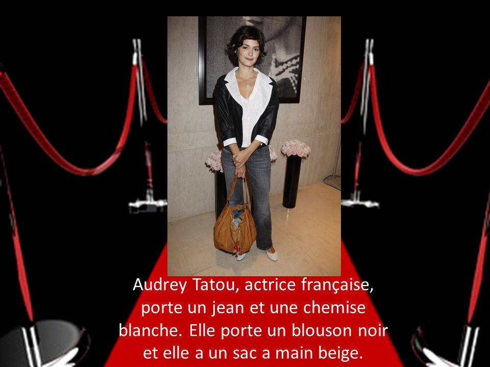 Audrey Tatou, actrice française, porte un jean et une chemise blanche
