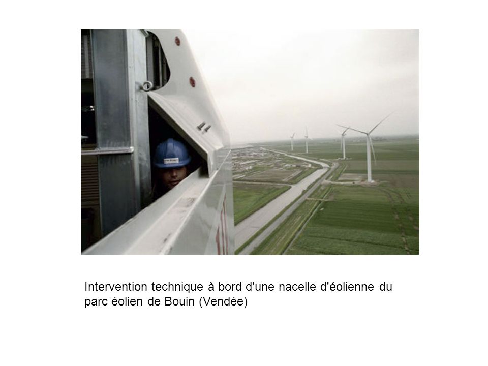Intervention technique à bord d une nacelle d éolienne du parc éolien de Bouin (Vendée)