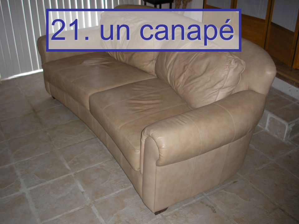 21. un canapé