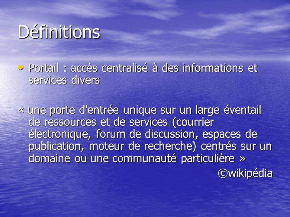 Définitions Portail : accès centralisé à des informations et services divers.