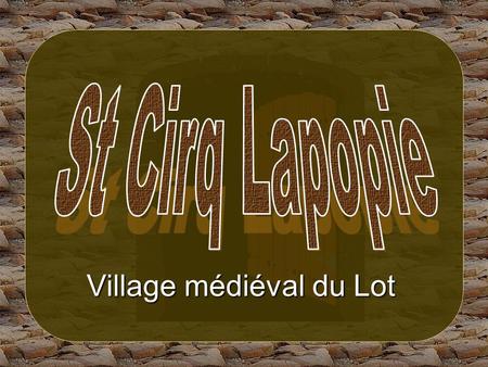 Village médiéval du Lot. Le village médiéval de St Cirq Lapopie est situé sur un escarpement rocheux, à plus de 300 mètres au-dessus de la rivière Lot,
