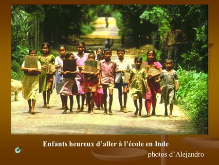 Enfants heureux daller à lécole en Inde photos dAlejandro.