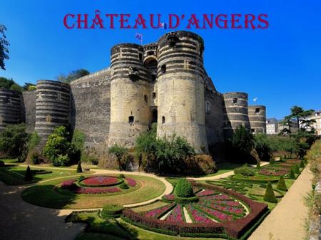 Château d’Angers. Le château d'Angers, aussi appelé « château des ducs d'Anjou » est situé dans la ville d’Angers dans le département de Maine-et-Loire.