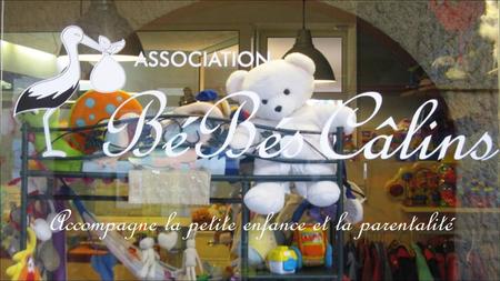 Accompagne la petite enfance et la parentalité. Association BéBés Câlins.