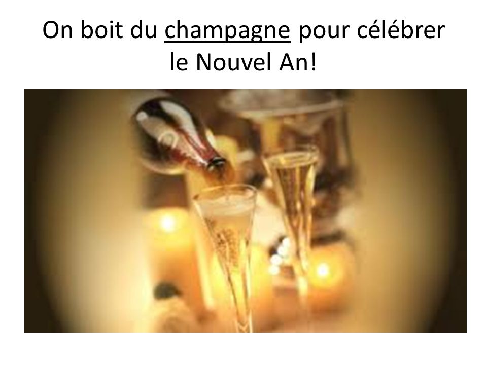 On boit du champagne pour célébrer le Nouvel An!