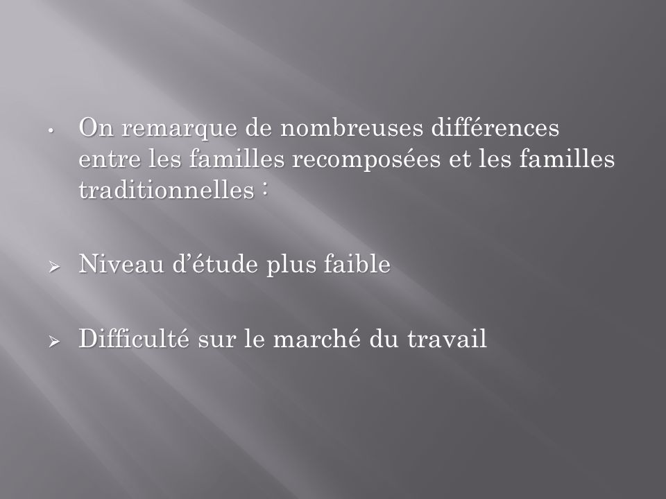 On remarque de nombreuses différences entre les familles recomposées et les familles traditionnelles :