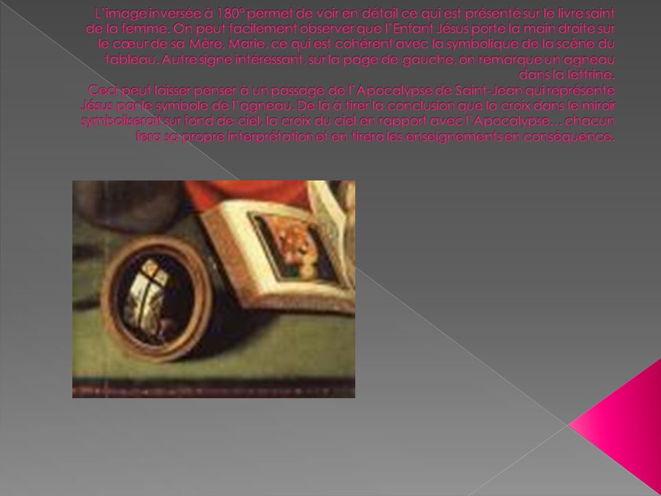 L’image inversée à 180° permet de voir en détail ce qui est présenté sur le livre saint de la femme.