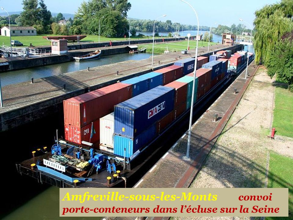 Amfreville-sous-les-Monts convoi porte-conteneurs dans l’écluse sur la Seine