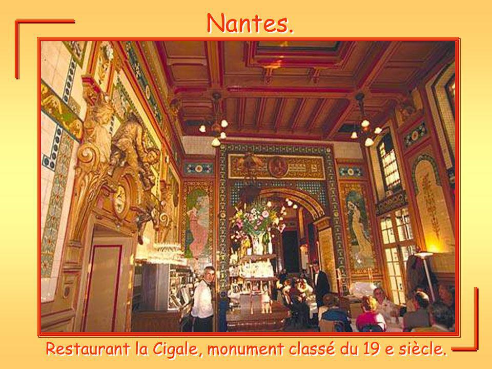 Restaurant la Cigale, monument classé du 19 e siècle.