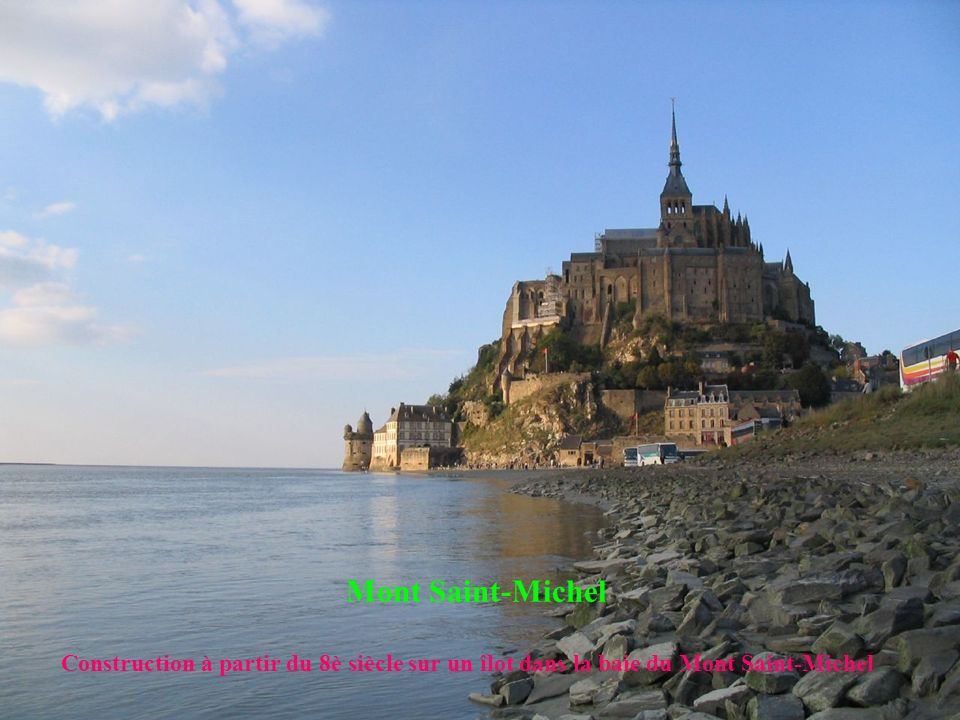 Mont Saint-Michel Construction à partir du 8è siècle sur un îlot dans la baie du Mont Saint-Michel