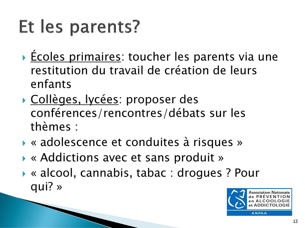 Et les parents Écoles primaires: toucher les parents via une restitution du travail de création de leurs enfants.