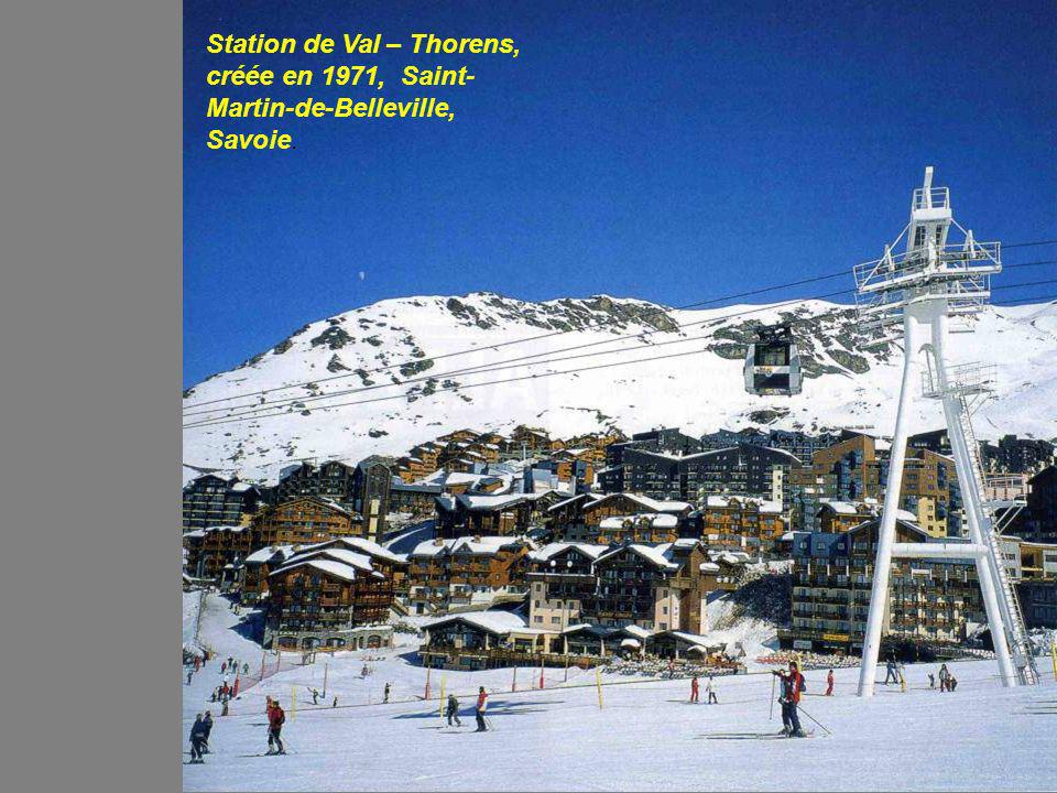 Station de Val – Thorens, créée en 1971, Saint-Martin-de-Belleville, Savoie.