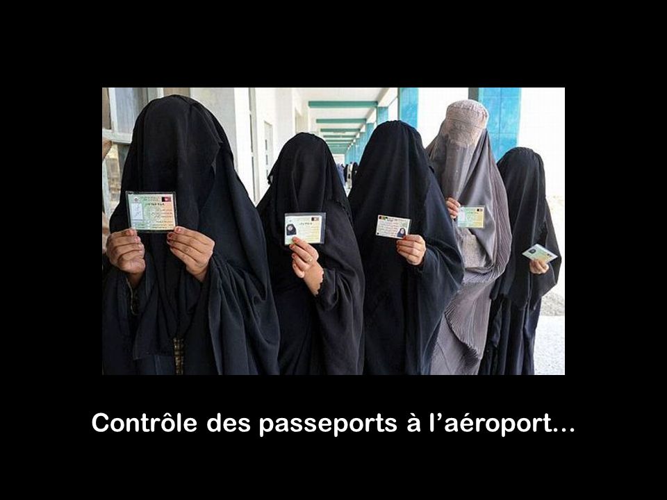 Contrôle des passeports à l’aéroport...