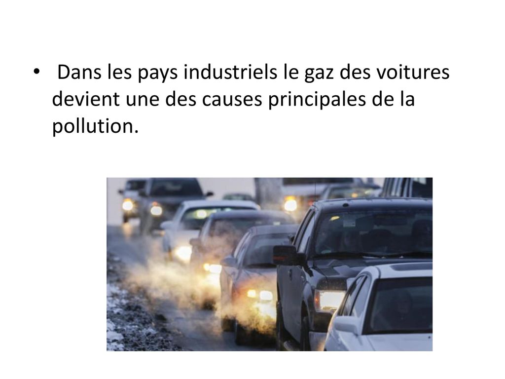 Dans les pays industriels le gaz des voitures devient une des causes principales de la pollution.