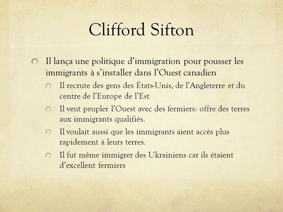 Clifford Sifton Il lança une politique d’immigration pour pousser les immigrants à s’installer dans l’Ouest canadien.