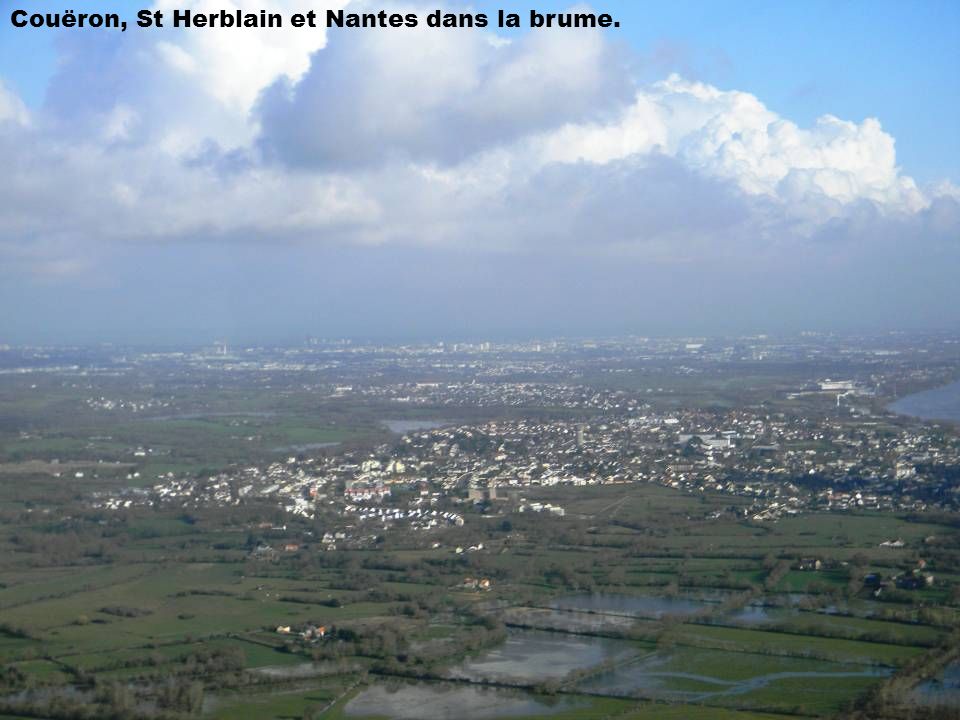 Couëron, St Herblain et Nantes dans la brume.