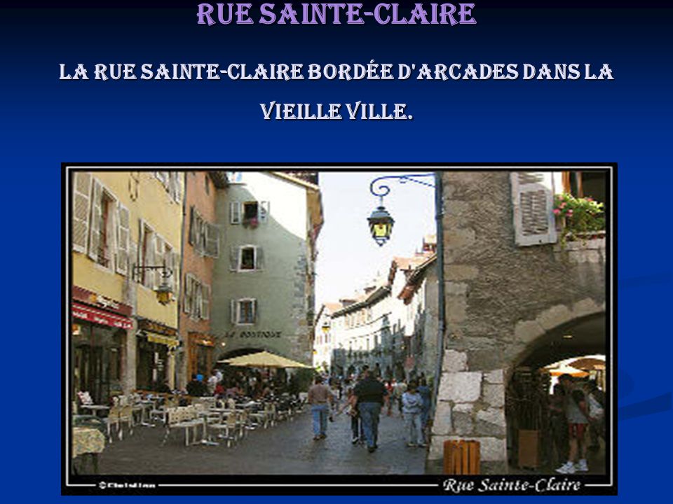 Rue Sainte-Claire La rue Sainte-Claire bordée d arcades dans la vieille ville.