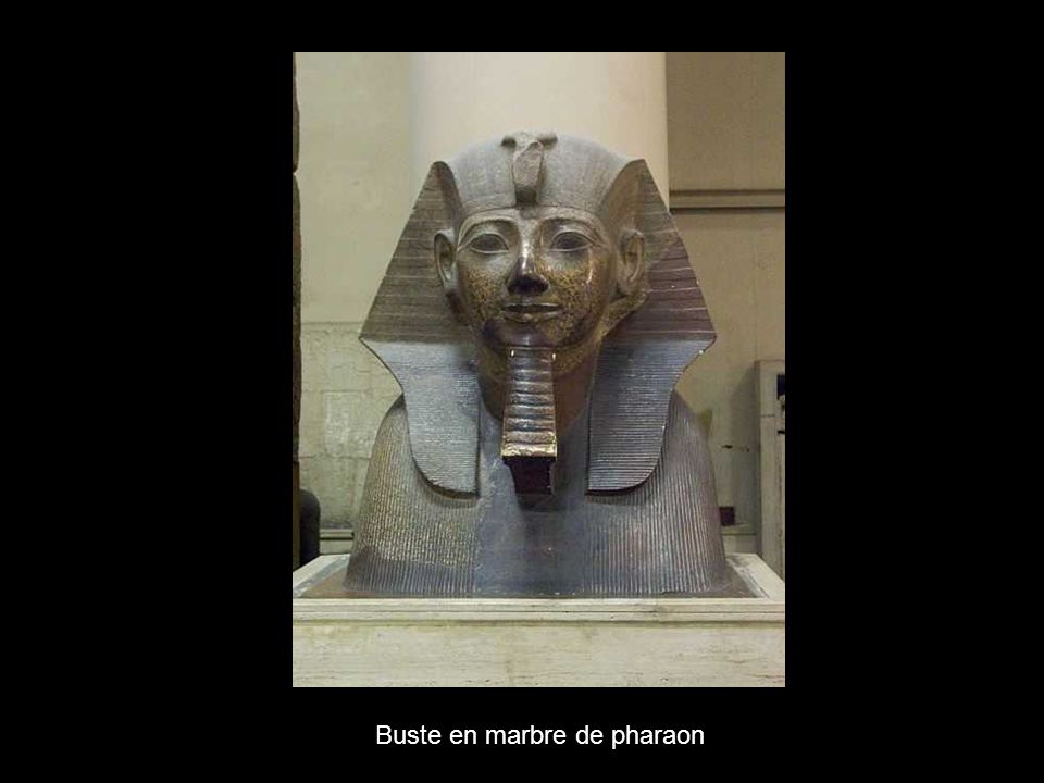 Buste en marbre de pharaon