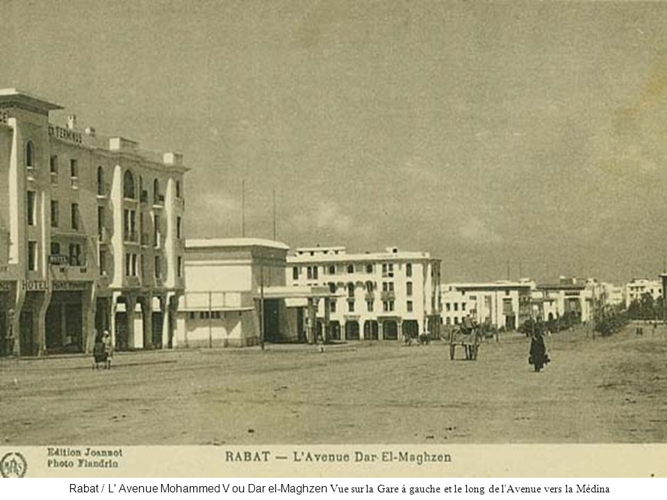 Rabat / L Avenue Mohammed V ou Dar el-Maghzen Vue sur la Gare à gauche et le long de l Avenue vers la Médina