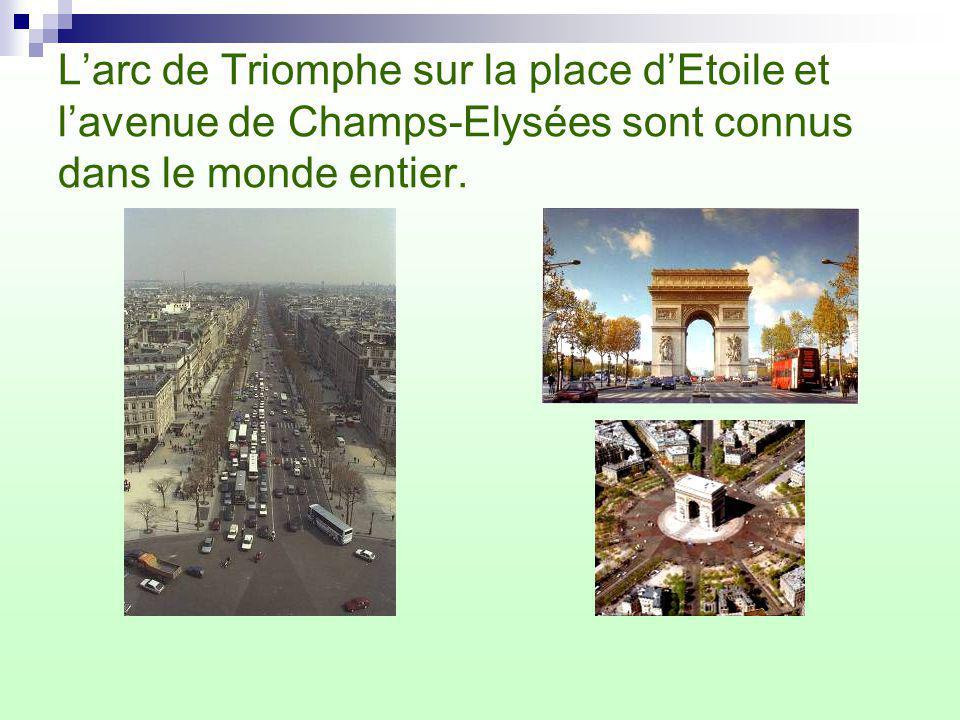 L’arc de Triomphe sur la place d’Etoile et l’avenue de Champs-Elysées sont connus dans le monde entier.