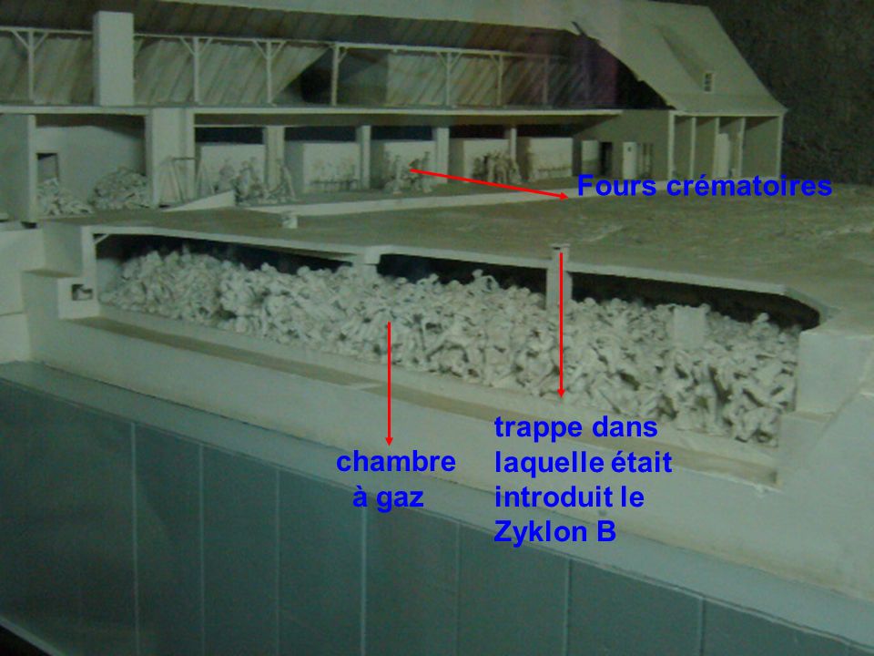 Fours crématoires trappe dans laquelle était introduit le Zyklon B chambre à gaz