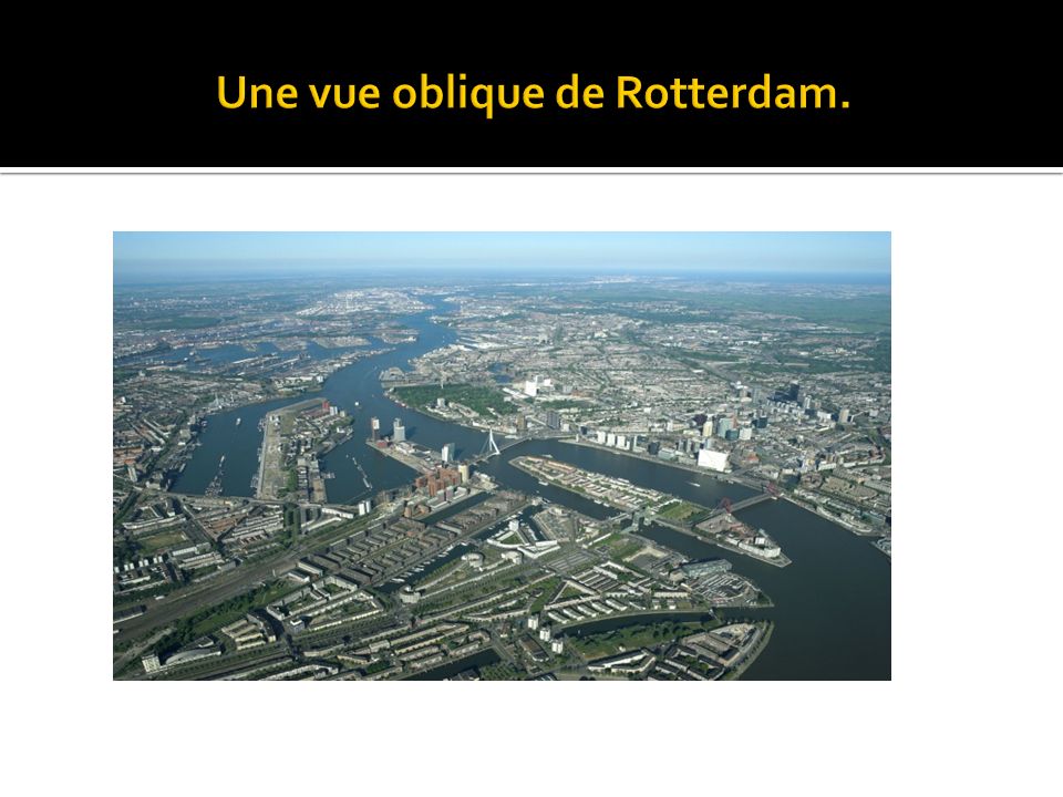 Une vue oblique de Rotterdam.