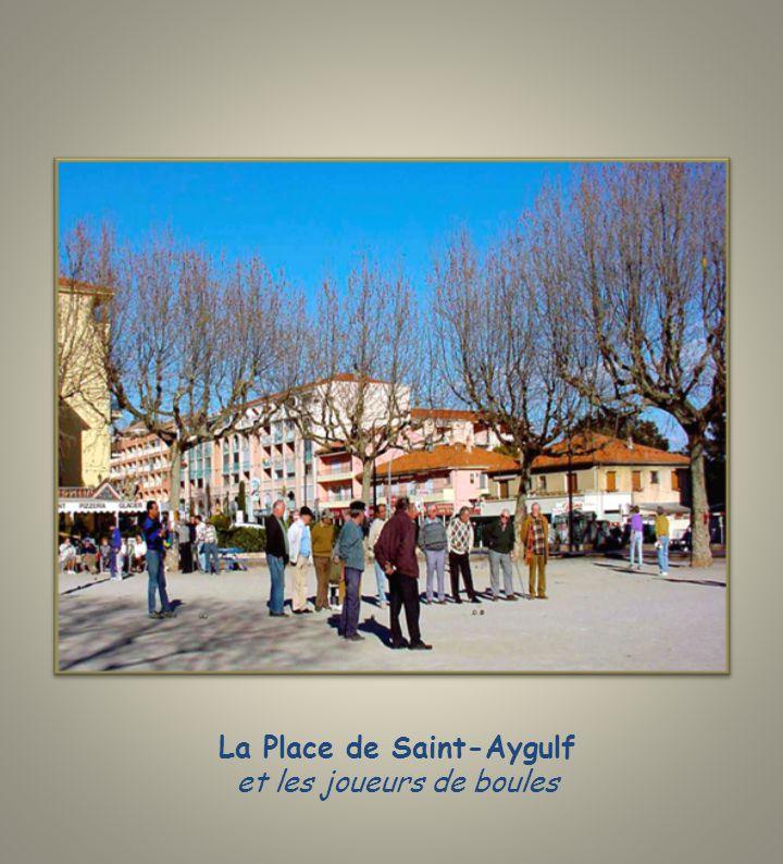 La Place de Saint-Aygulf et les joueurs de boules