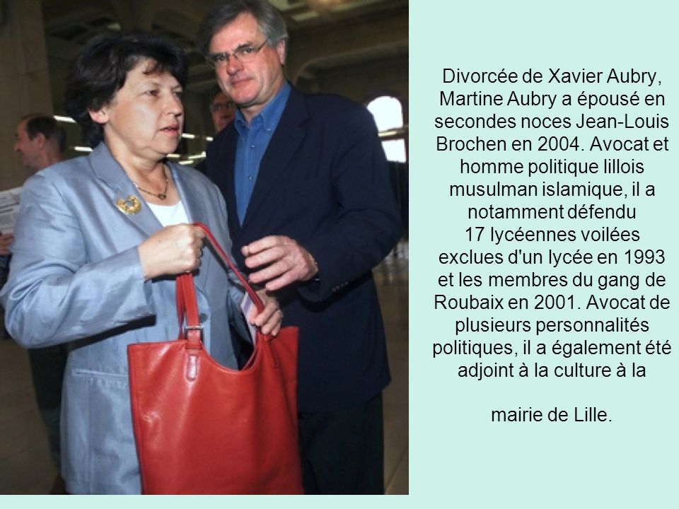 Divorcée de Xavier Aubry, Martine Aubry a épousé en secondes noces Jean-Louis Brochen en 2004.