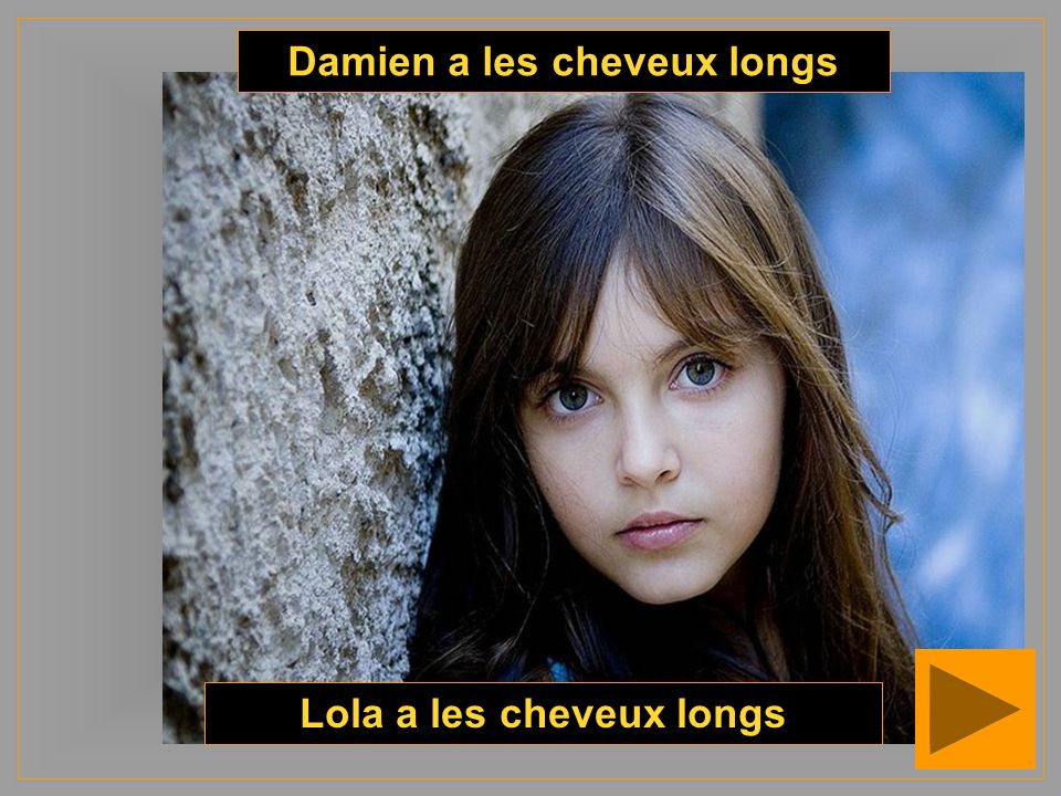 Damien a les cheveux longs Lola a les cheveux longs
