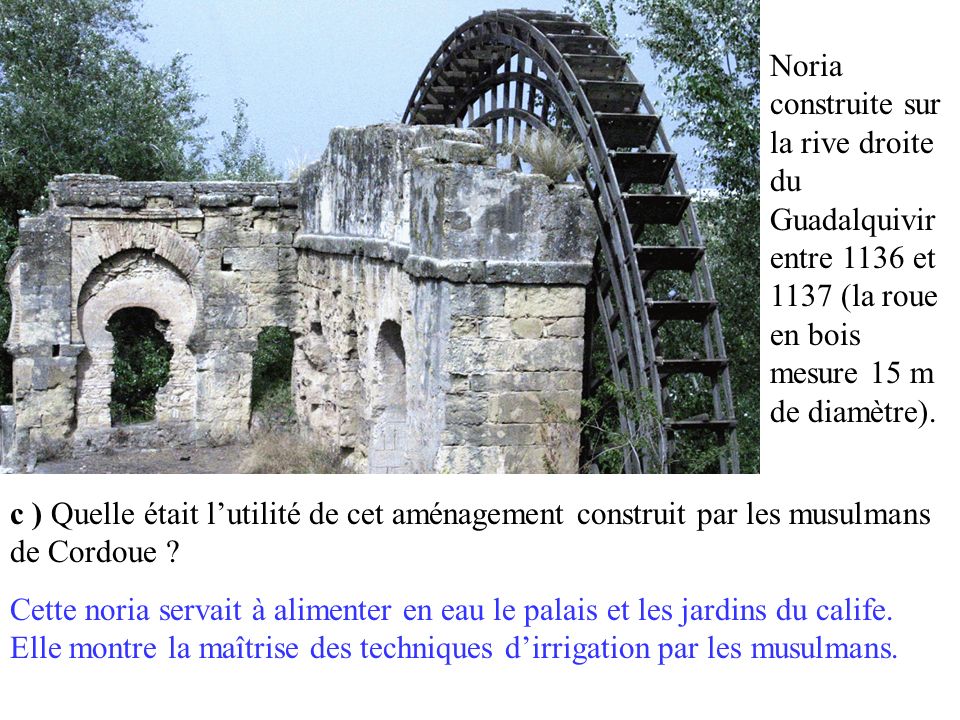 Noria construite sur la rive droite du Guadalquivir entre 1136 et 1137 (la roue en bois mesure 15 m de diamètre).