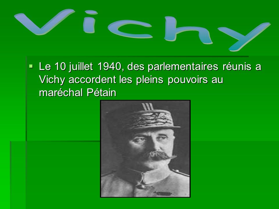 Vichy Le 10 juillet 1940, des parlementaires réunis a Vichy accordent les pleins pouvoirs au maréchal Pétain.