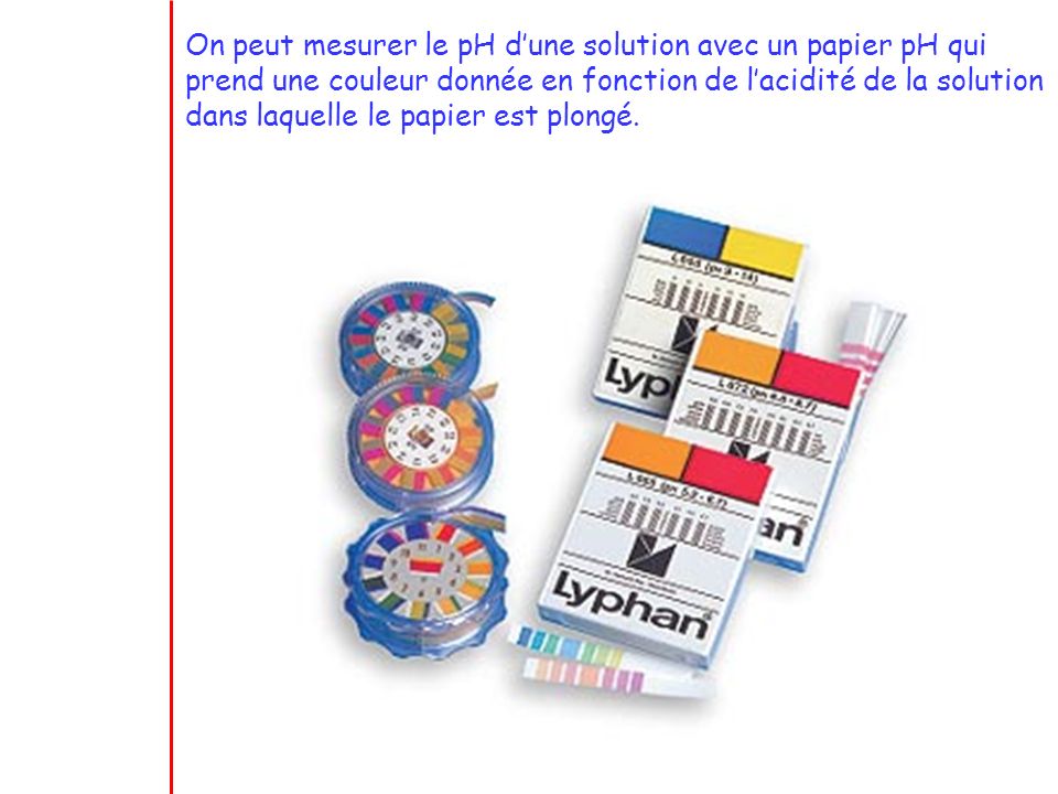 On peut mesurer le pH d’une solution avec un papier pH qui prend une couleur donnée en fonction de l’acidité de la solution dans laquelle le papier est plongé.