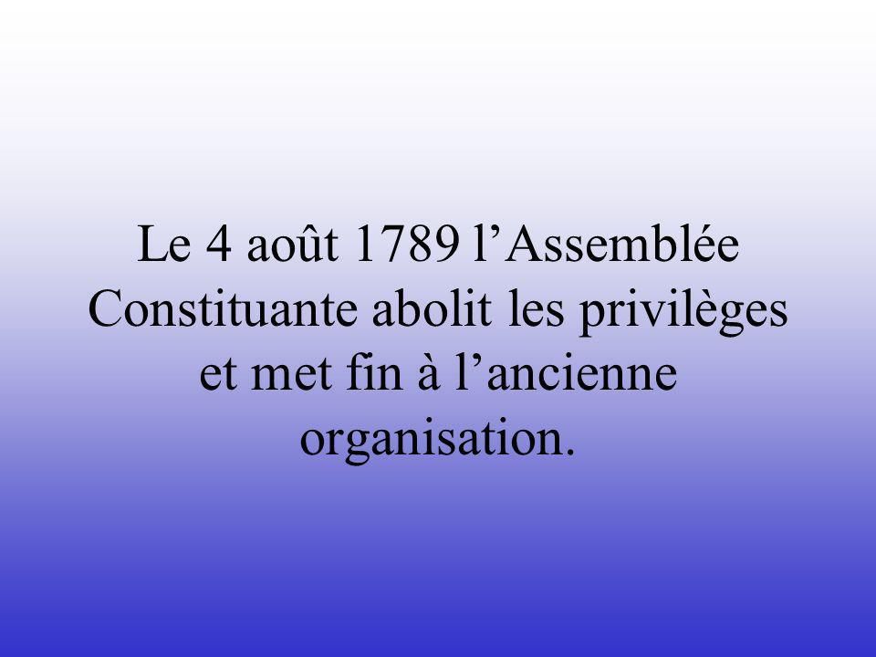 Le 4 août 1789 l’Assemblée Constituante abolit les privilèges et met fin à l’ancienne organisation.