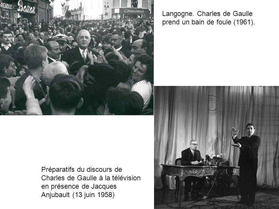 Langogne. Charles de Gaulle prend un bain de foule (1961).
