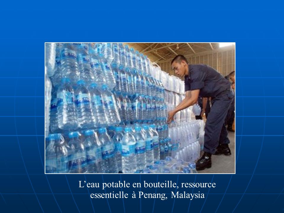 L’eau potable en bouteille, ressource essentielle à Penang, Malaysia